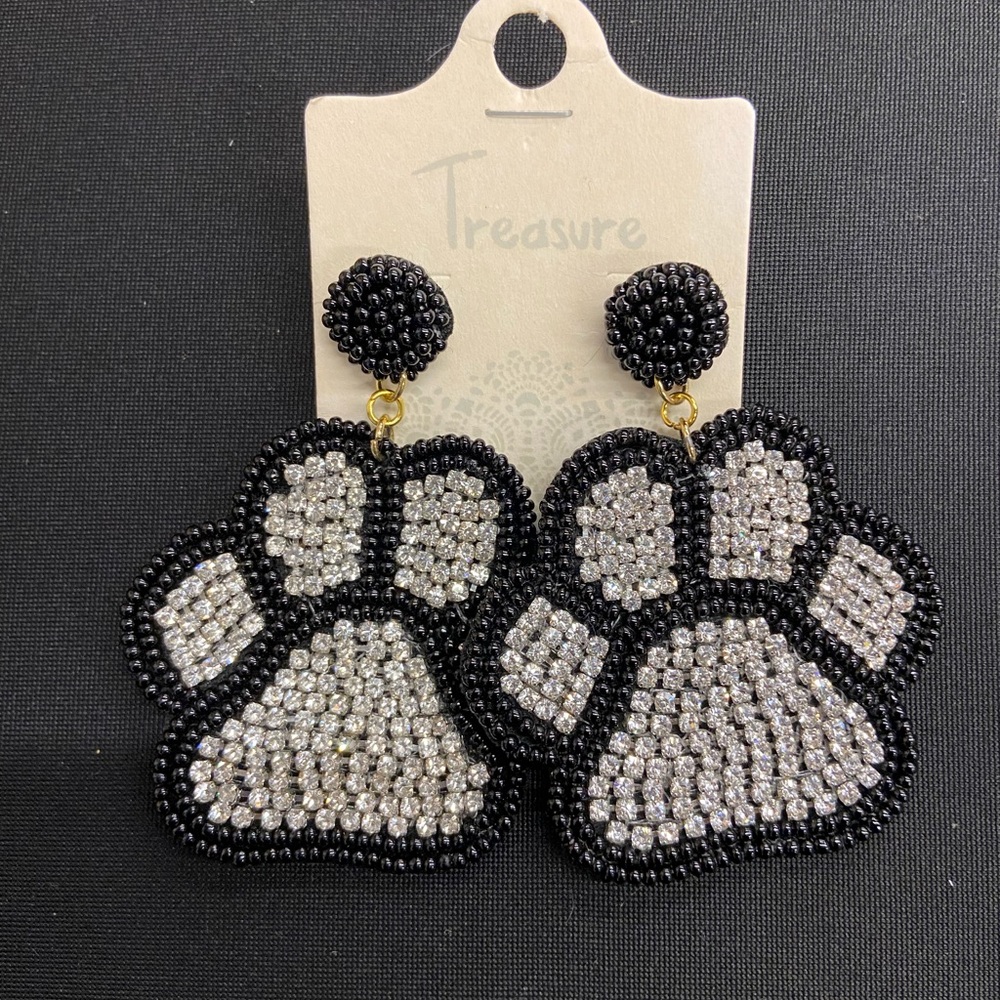 Paw inspired earrings